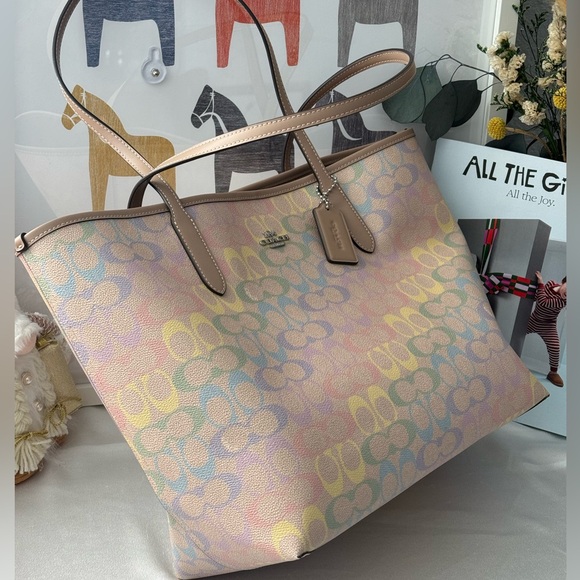Coach City Tote Bag In Rainbow Signature Canvas CDA93 Sand Multi NWT - Picture 5 of 9